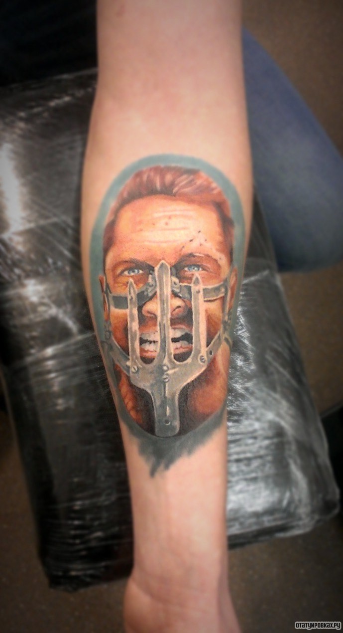 Фотография татуировки под названием «Человек в маске»