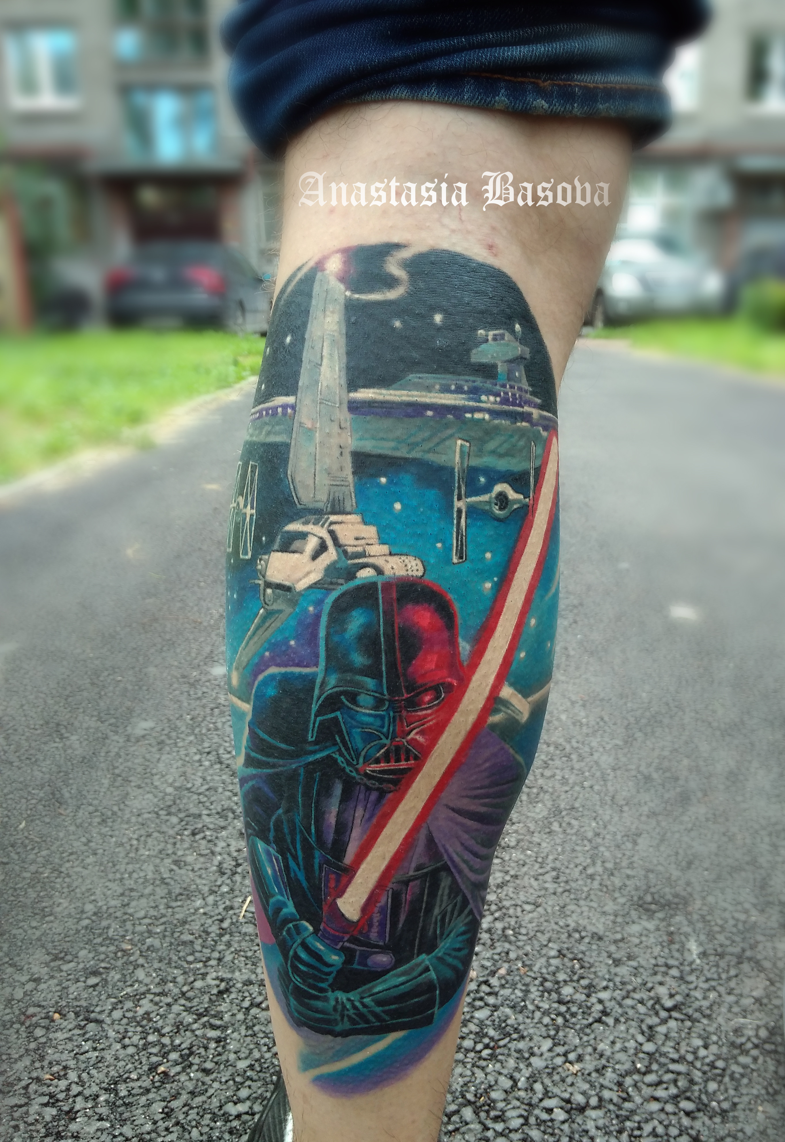 Фотография татуировки под названием «дартвейдер в космосе»