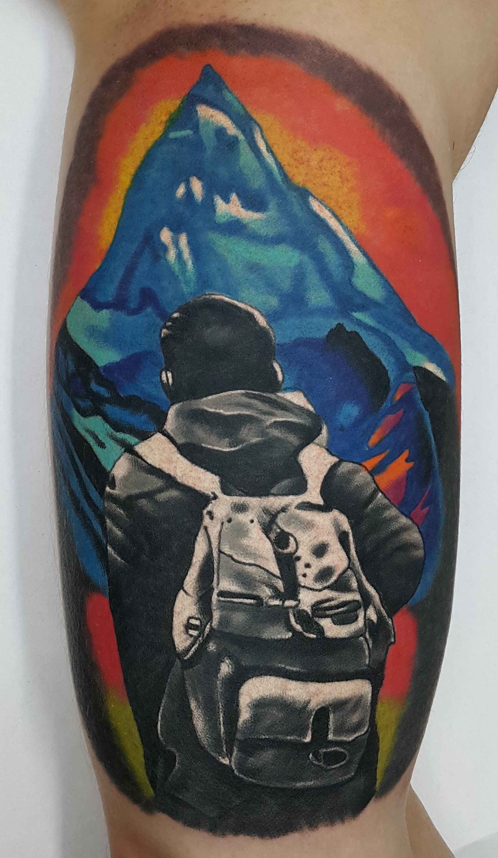 Фотография татуировки под названием «Горы»