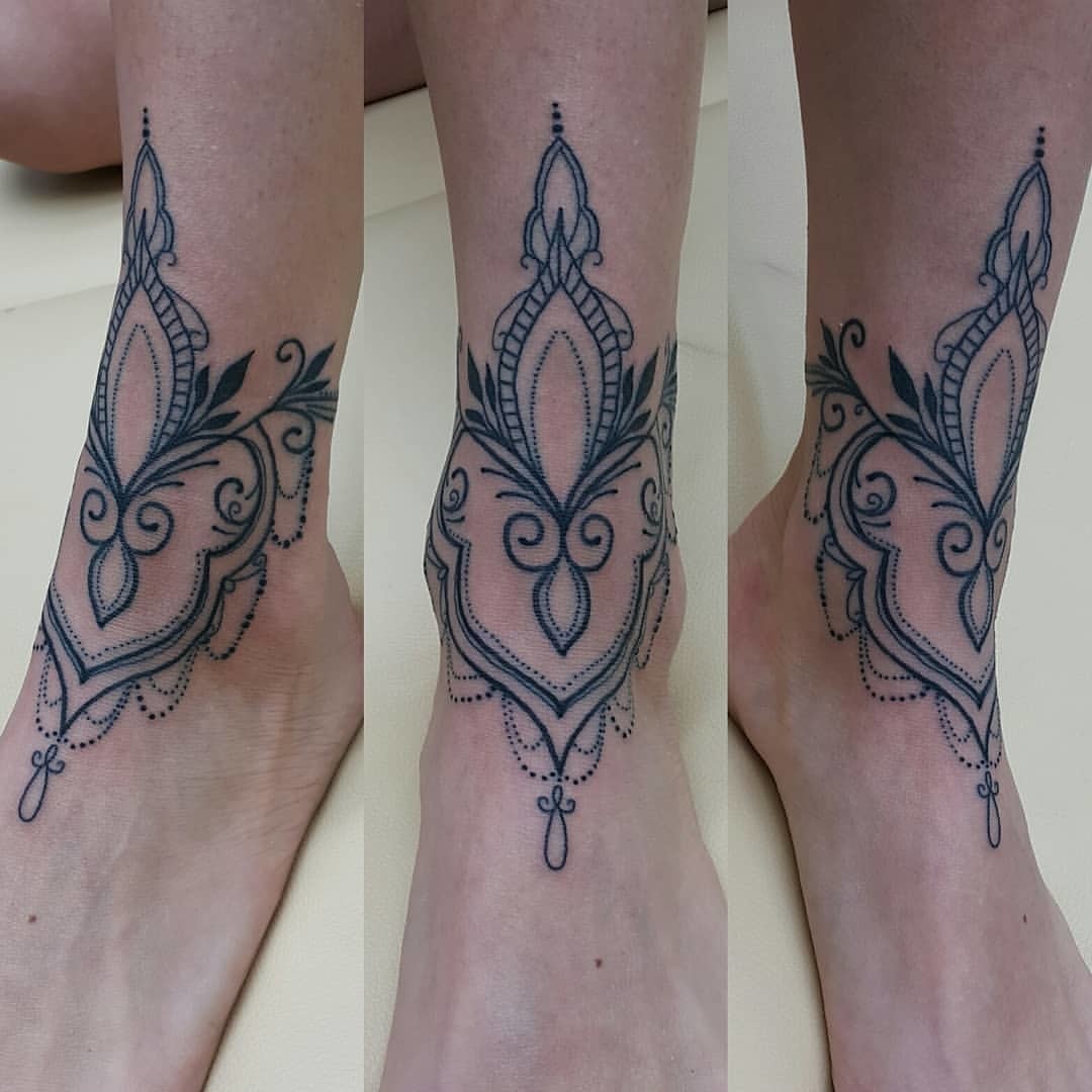 Фотография татуировки под названием «Браслет на ноге»