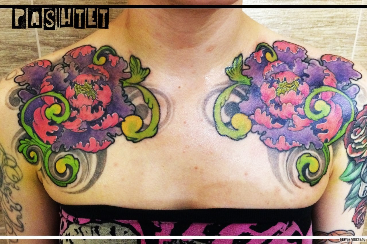 Фотография татуировки под названием «Пионы на плечах»