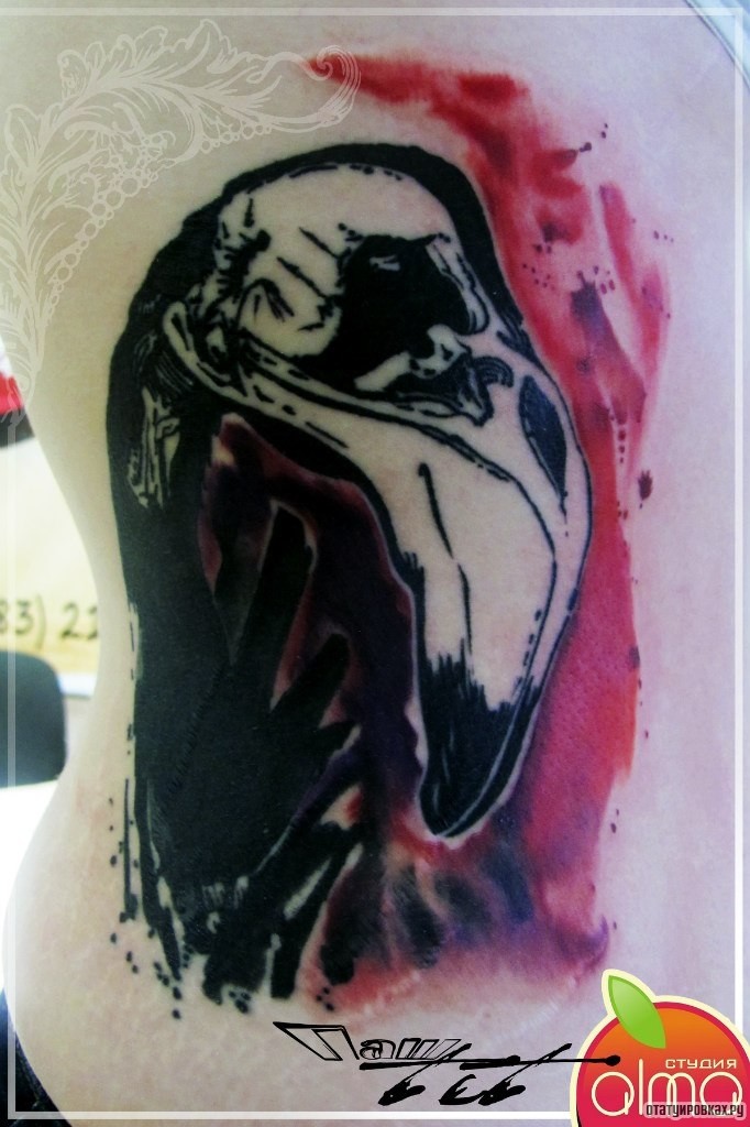 Фотография татуировки под названием «Череп вороны»