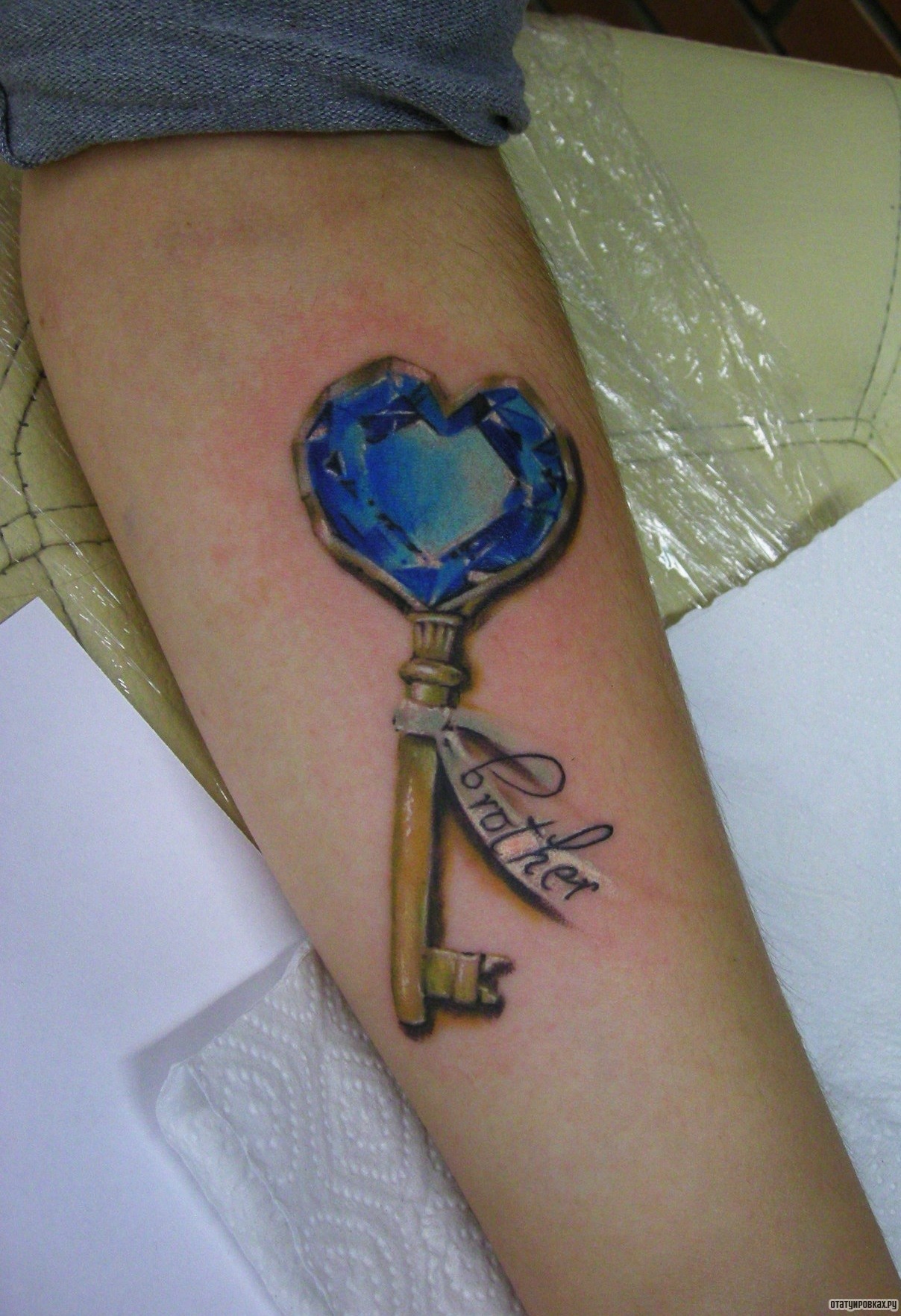 Фотография татуировки под названием «Ключ алмаз»