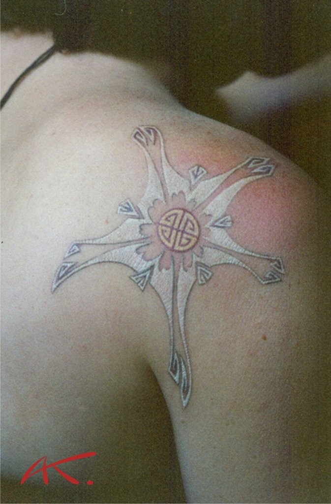 Фотография татуировки под названием «Узел счастья.»