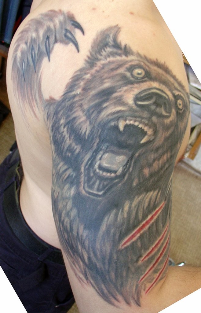 Фотография татуировки под названием «Медведь. Кавер.»