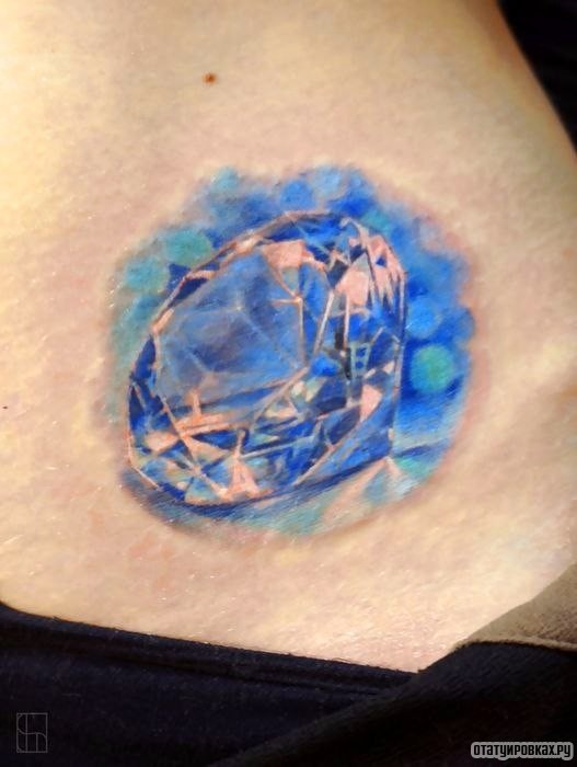 Фотография татуировки под названием «Синий алмаз»