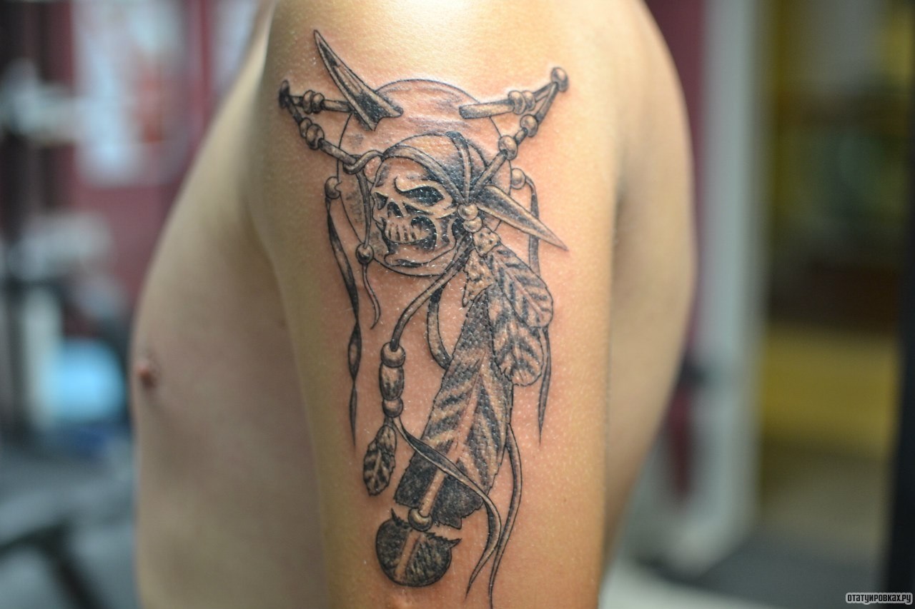 Фотография татуировки под названием «Череп индеец»
