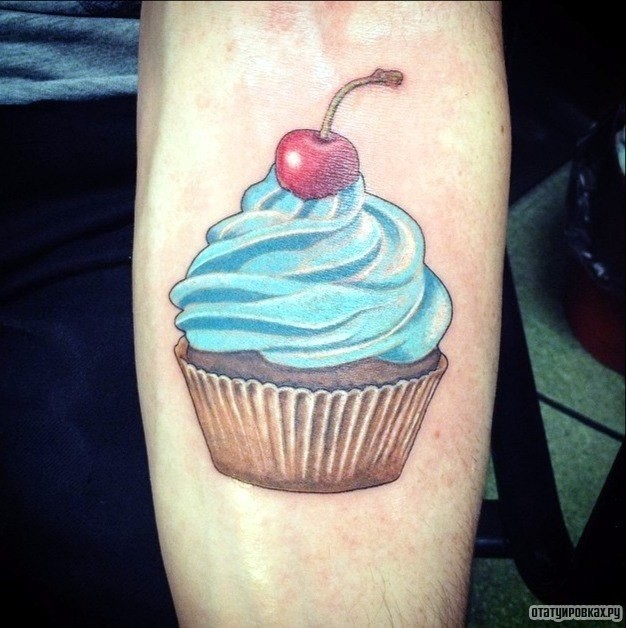 Фотография татуировки под названием «Пирожное с вишней»
