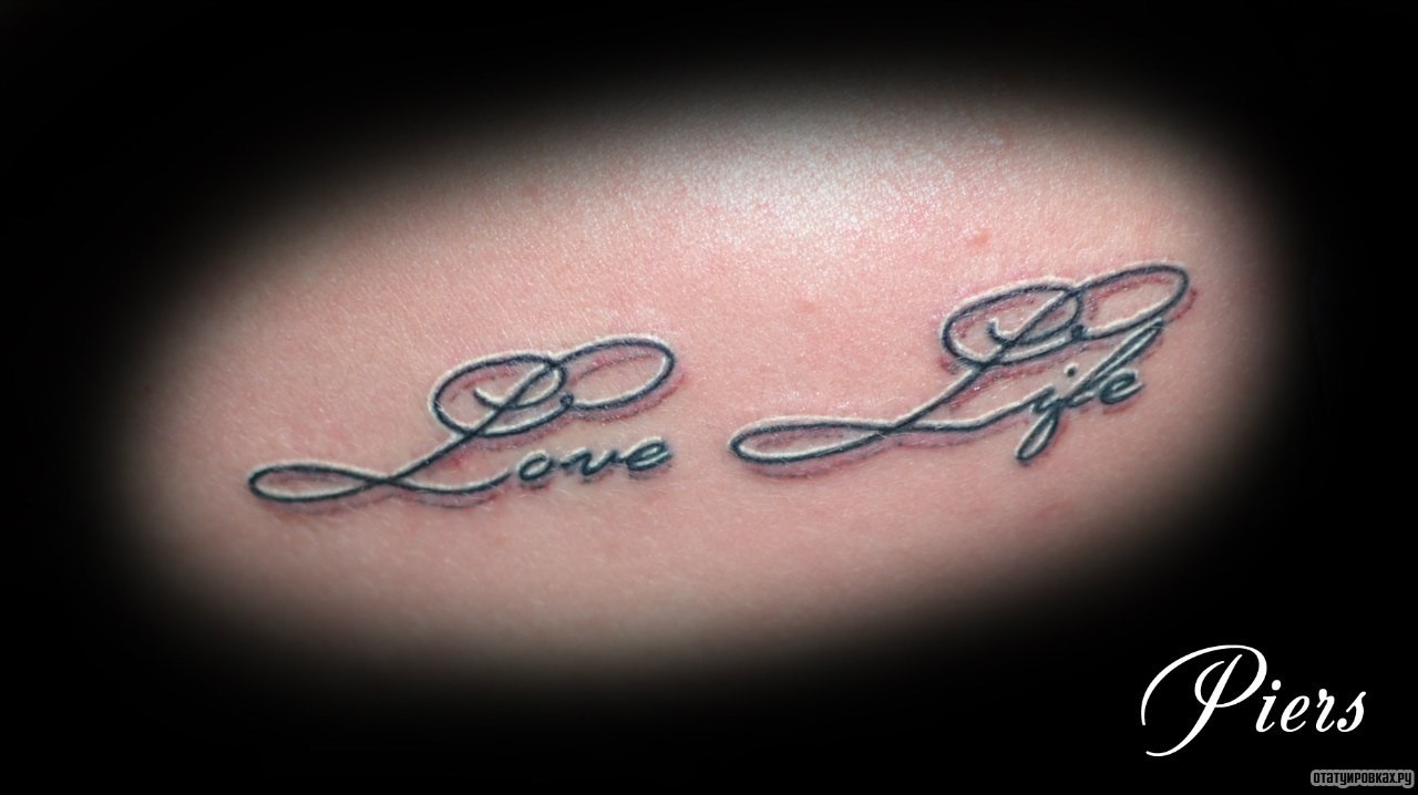 Фотография татуировки под названием «Love Life»
