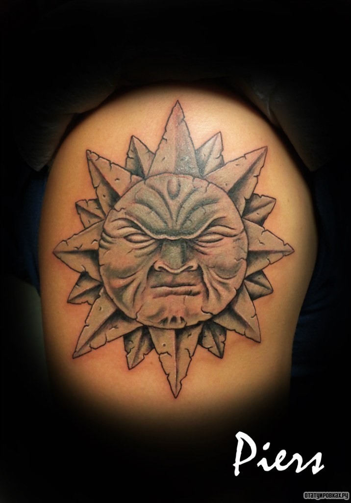 Фотография татуировки под названием «Солнце майя»