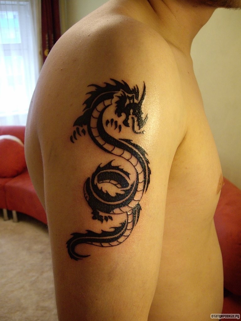 Фотография татуировки под названием «Черный дракон узор»