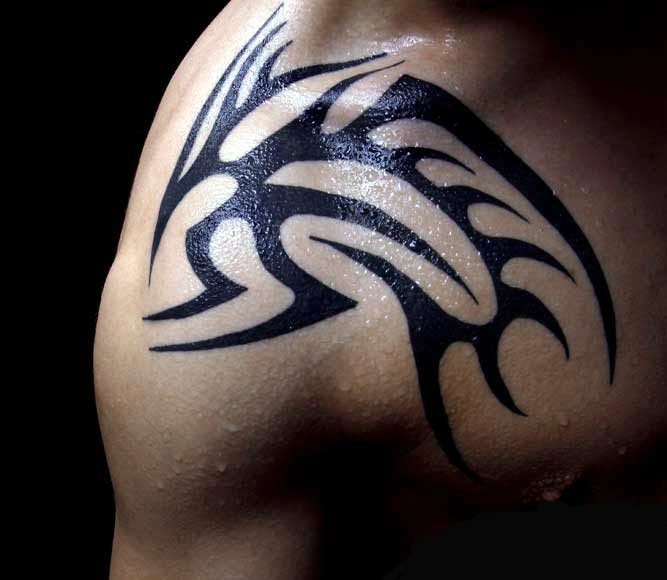 Фотография татуировки под названием «Феникс, трайбл»