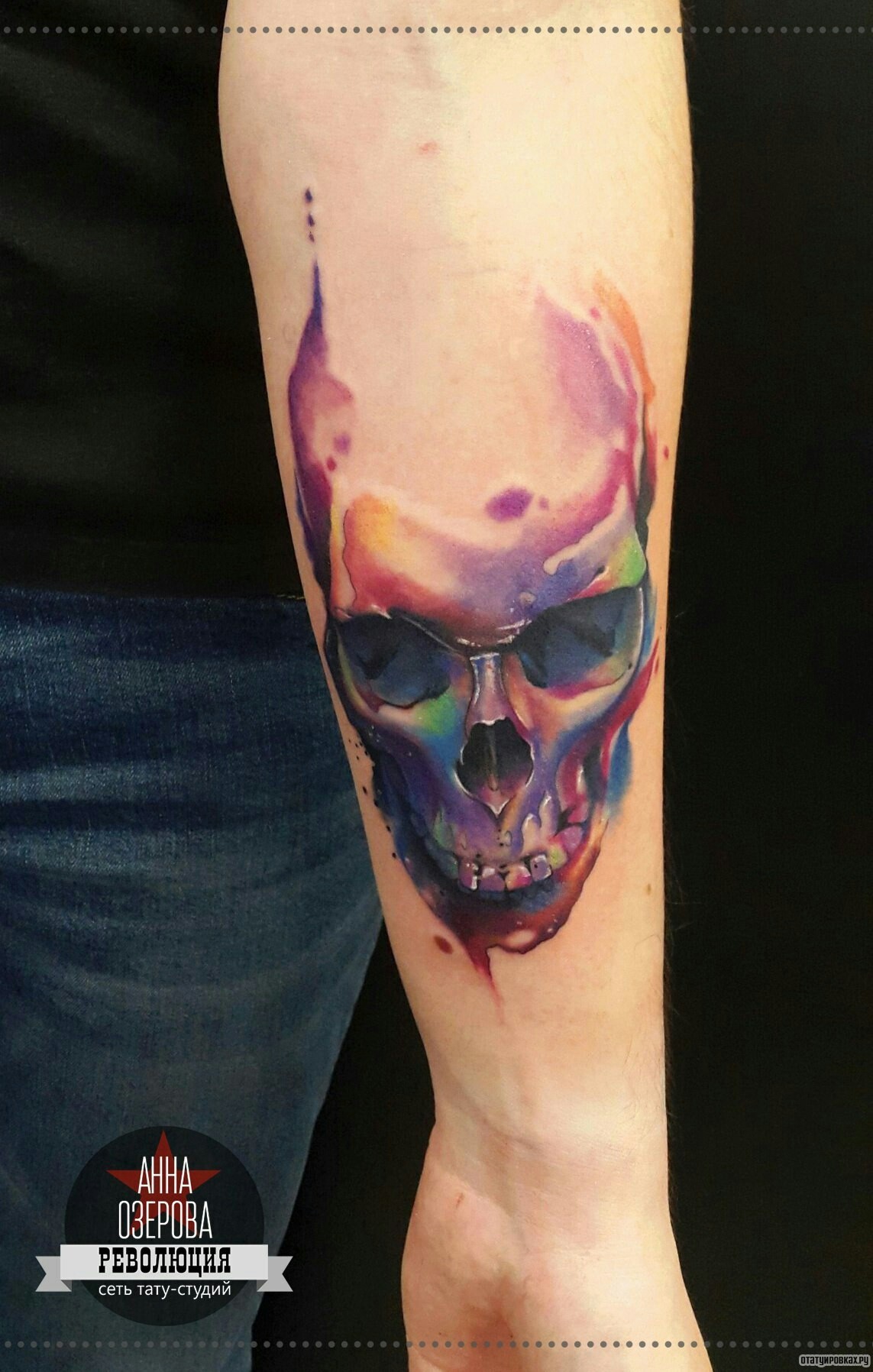 Фотография татуировки под названием «Череп в красках»