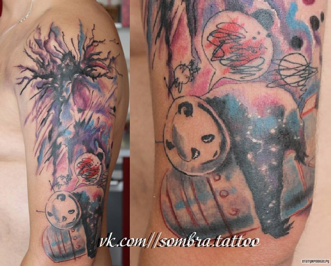 Фотография татуировки под названием «Панда космонавт»