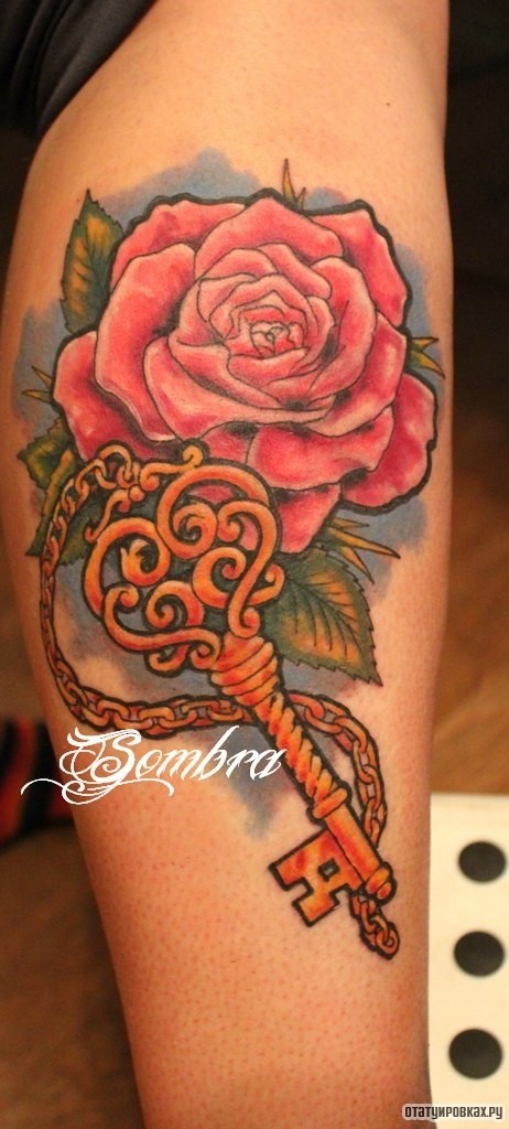 Фотография татуировки под названием «Ключ и роза»