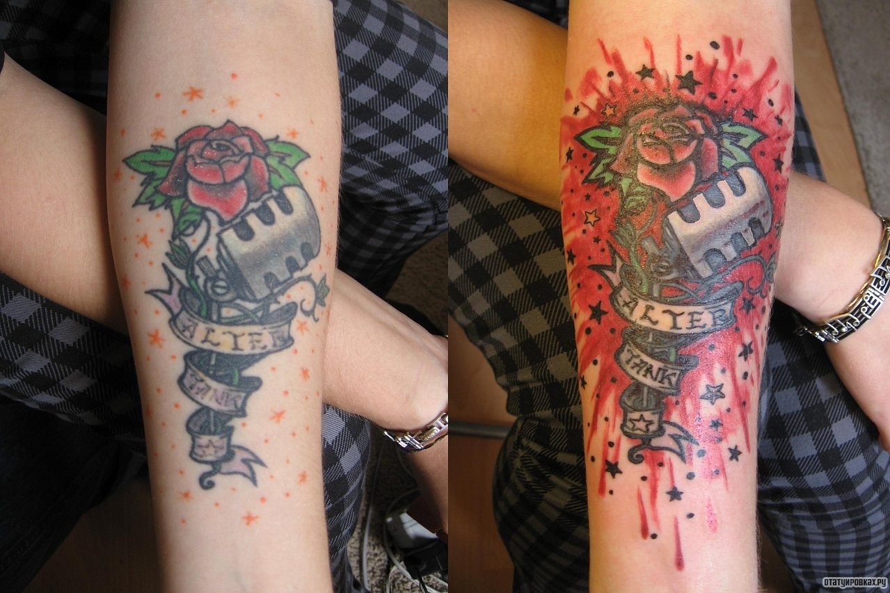 Фотография татуировки под названием «Микрофон, роза и надпись»