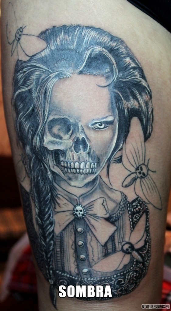 Фотография татуировки под названием «Девушка с лицом черепа чикано»