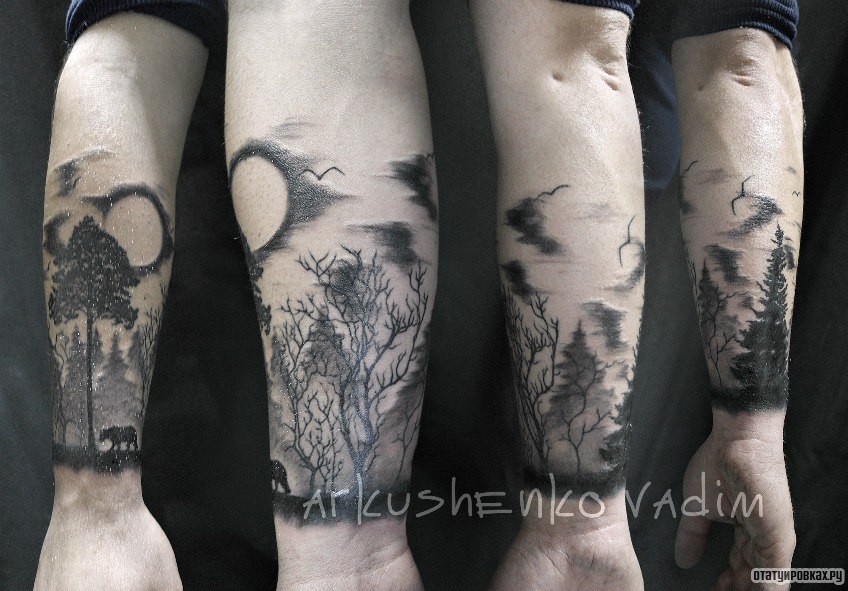 Фотография татуировки под названием «Деревья на фоне луны»