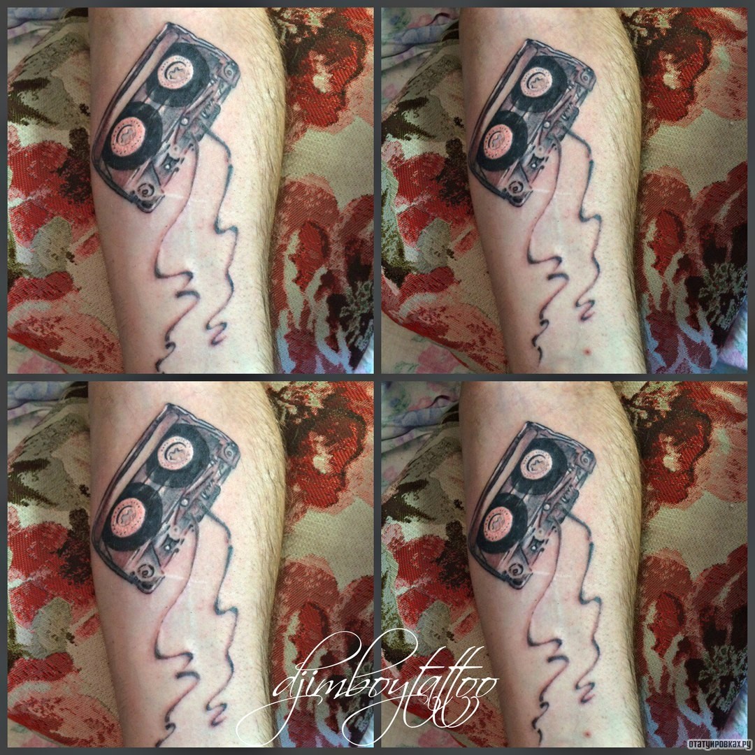 Фотография татуировки под названием «Кассета от магнитофона»