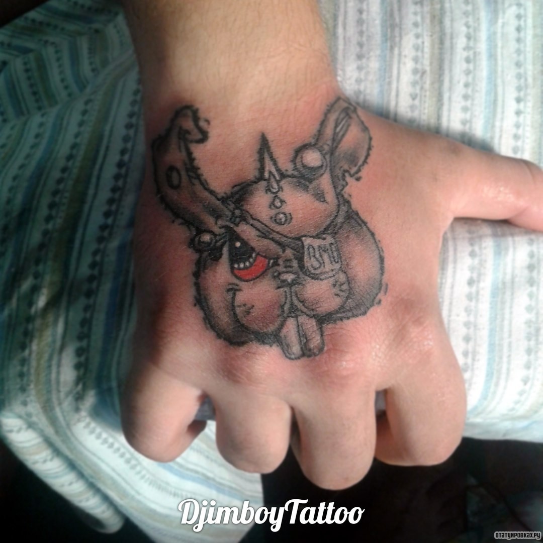 Фотография татуировки под названием «Кролик»