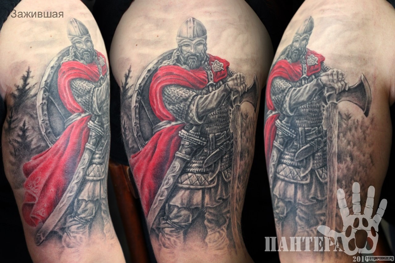Фотография татуировки под названием «Воин с топором и мечом»