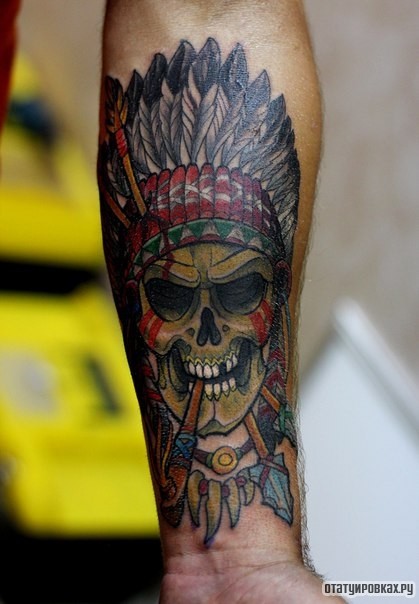 Фотография татуировки под названием «Скелет индеец со стрелами»