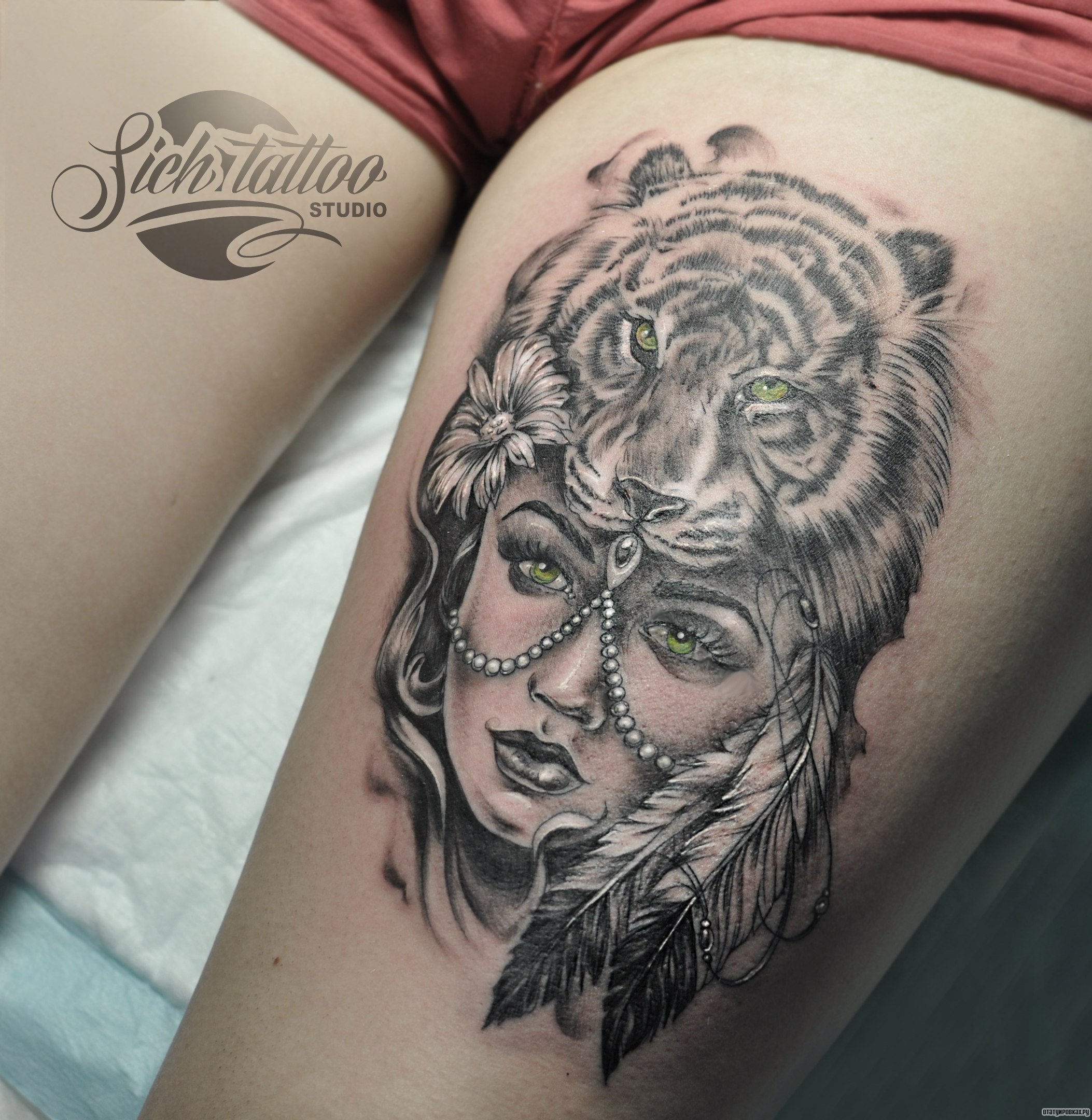 Фотография татуировки под названием «Девушка с тигром на голове»