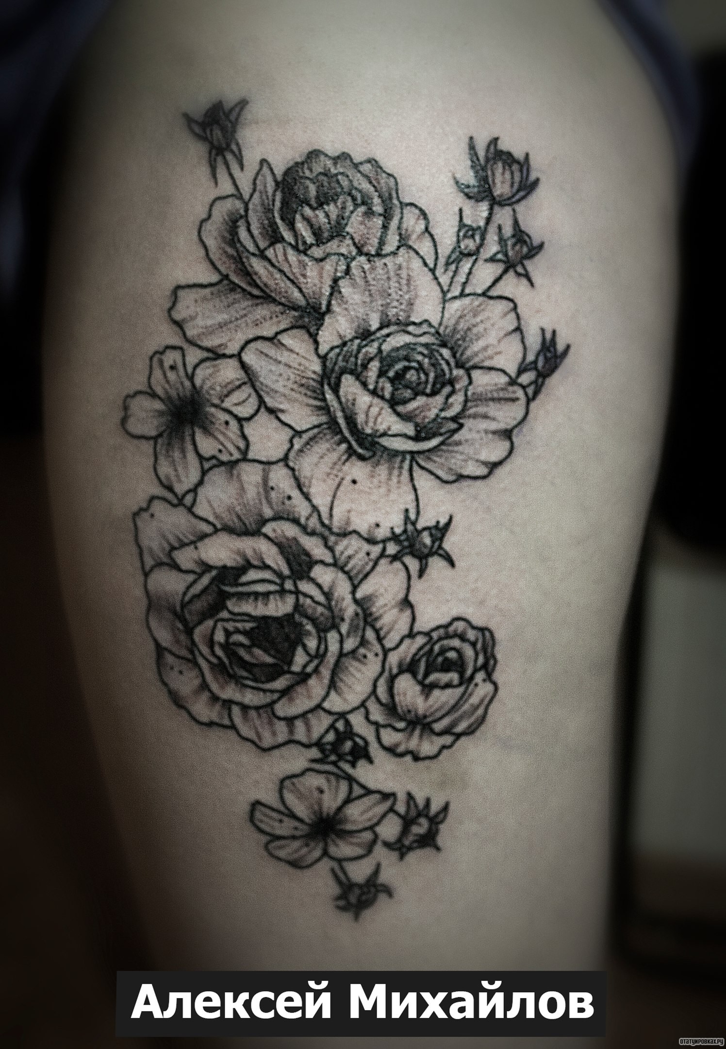 Фотография татуировки под названием «Цветы пионы»