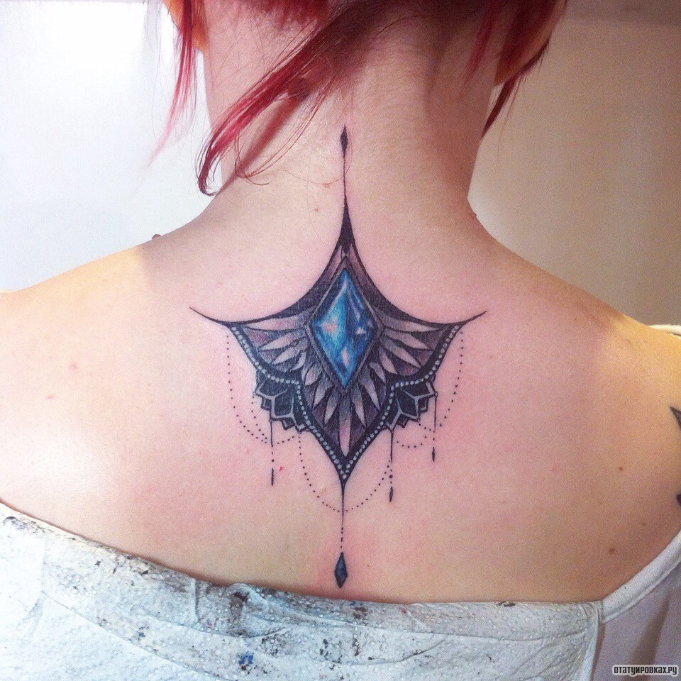 Фотография татуировки под названием «Украшение на спине»