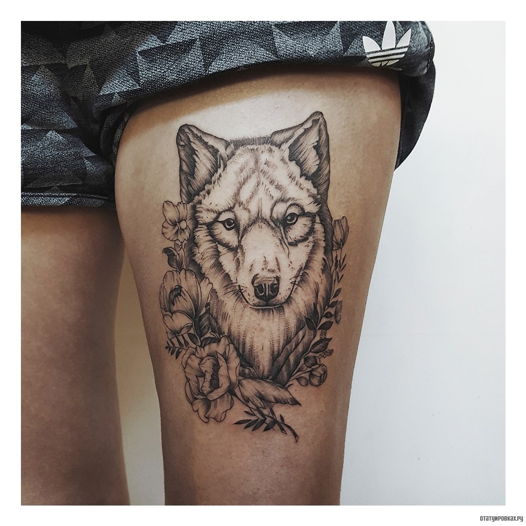 Фотография татуировки под названием «Волк и цветы»