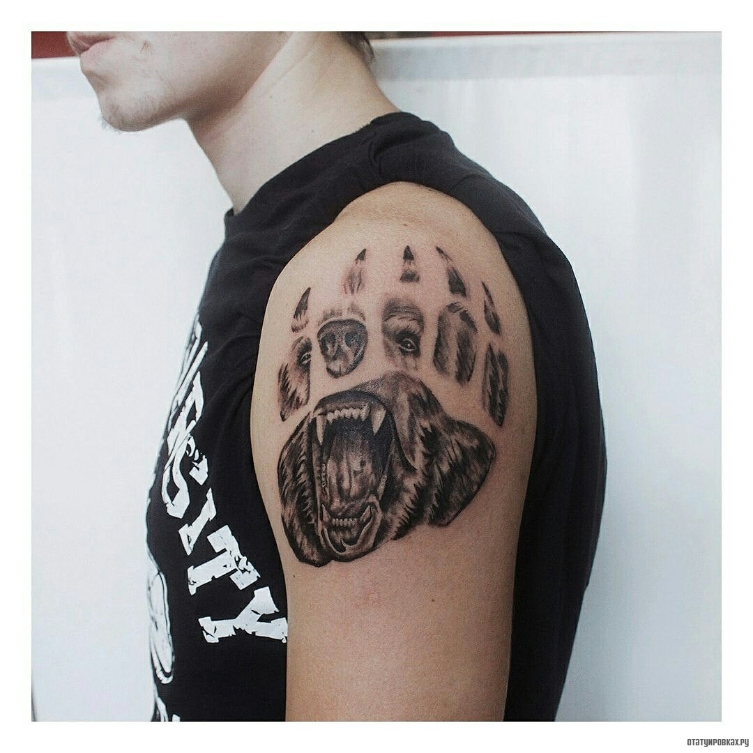 Фотография татуировки под названием «След лапы медведя»
