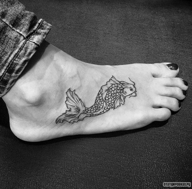 Фотография татуировки под названием «Рыбка»