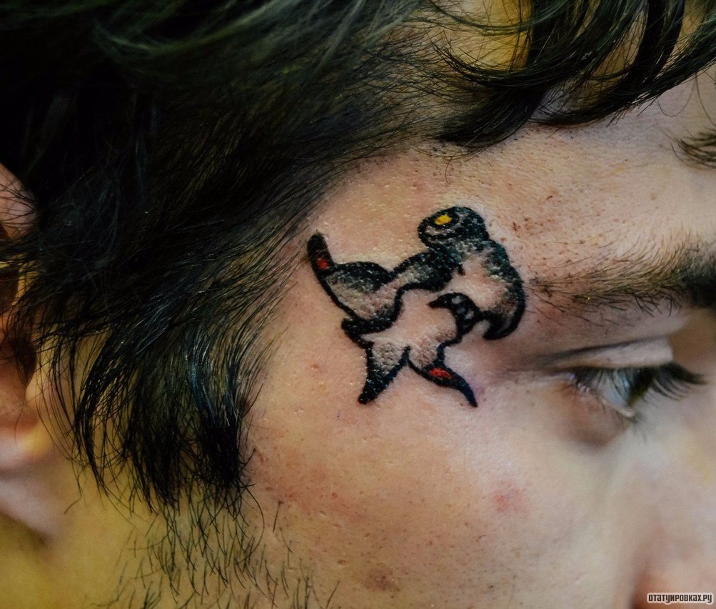 Фотография татуировки под названием «Акула молот на лице»
