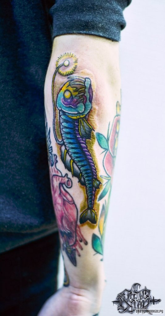 Фотография татуировки под названием «Рыба и одуванчик»