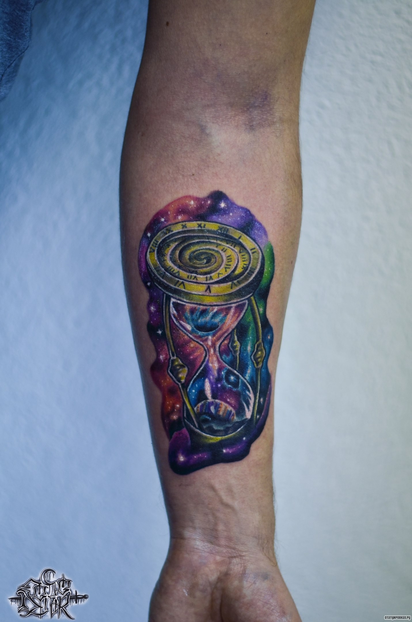 Фотография татуировки под названием «Песочные часы в цвете»