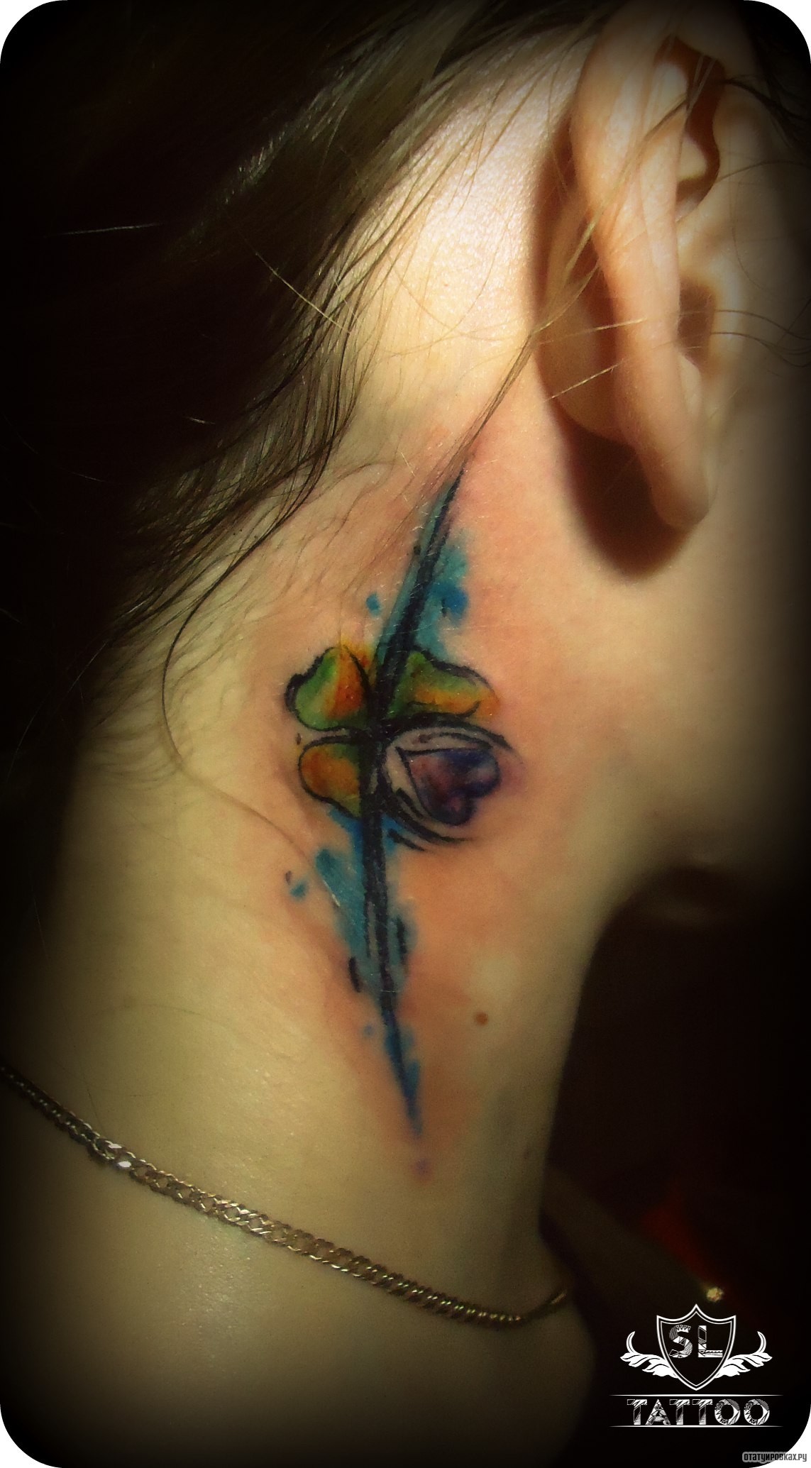 Фотография татуировки под названием «Разноцветный клевер»