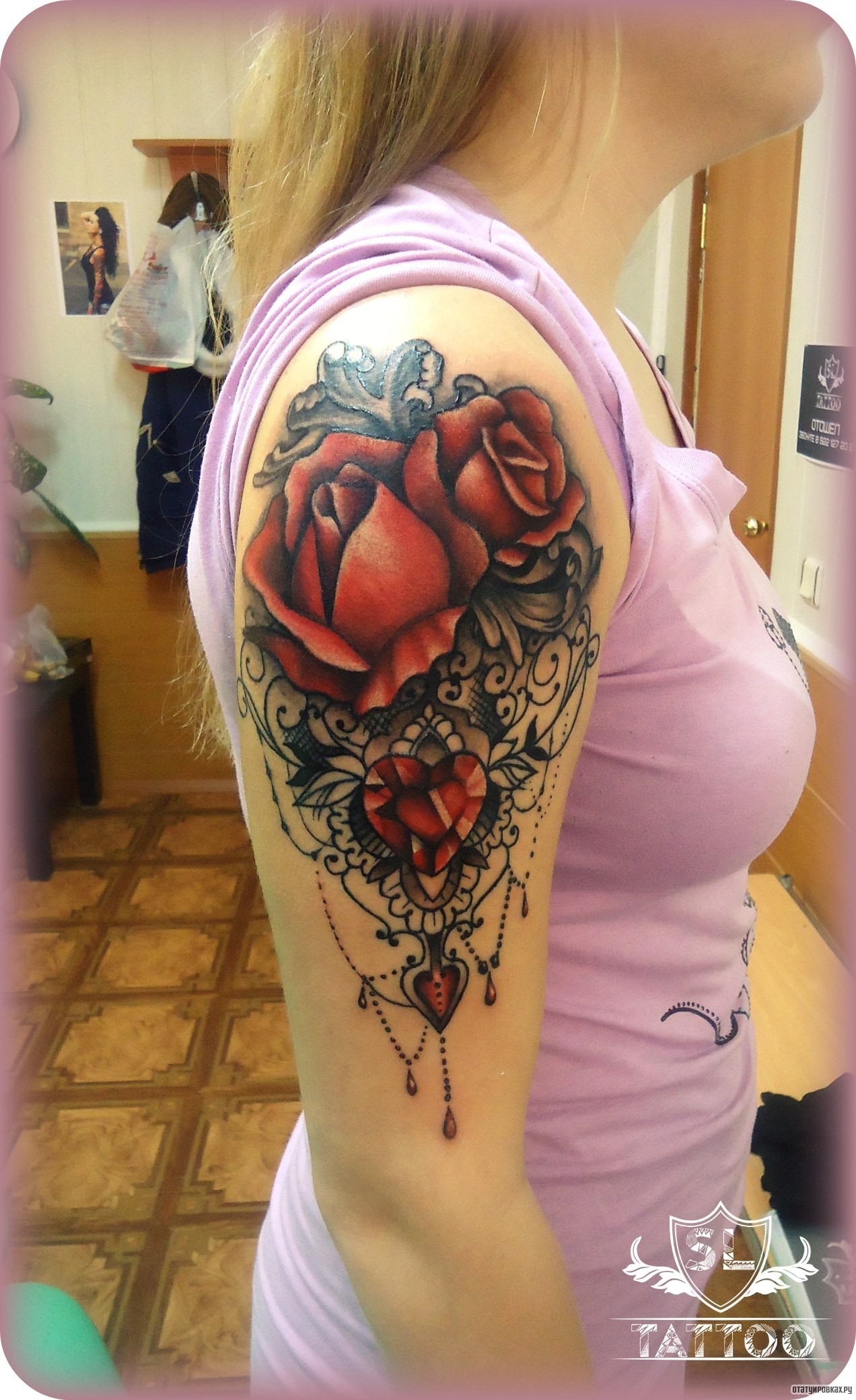 Фотография татуировки под названием «Розы, узор, барокко»