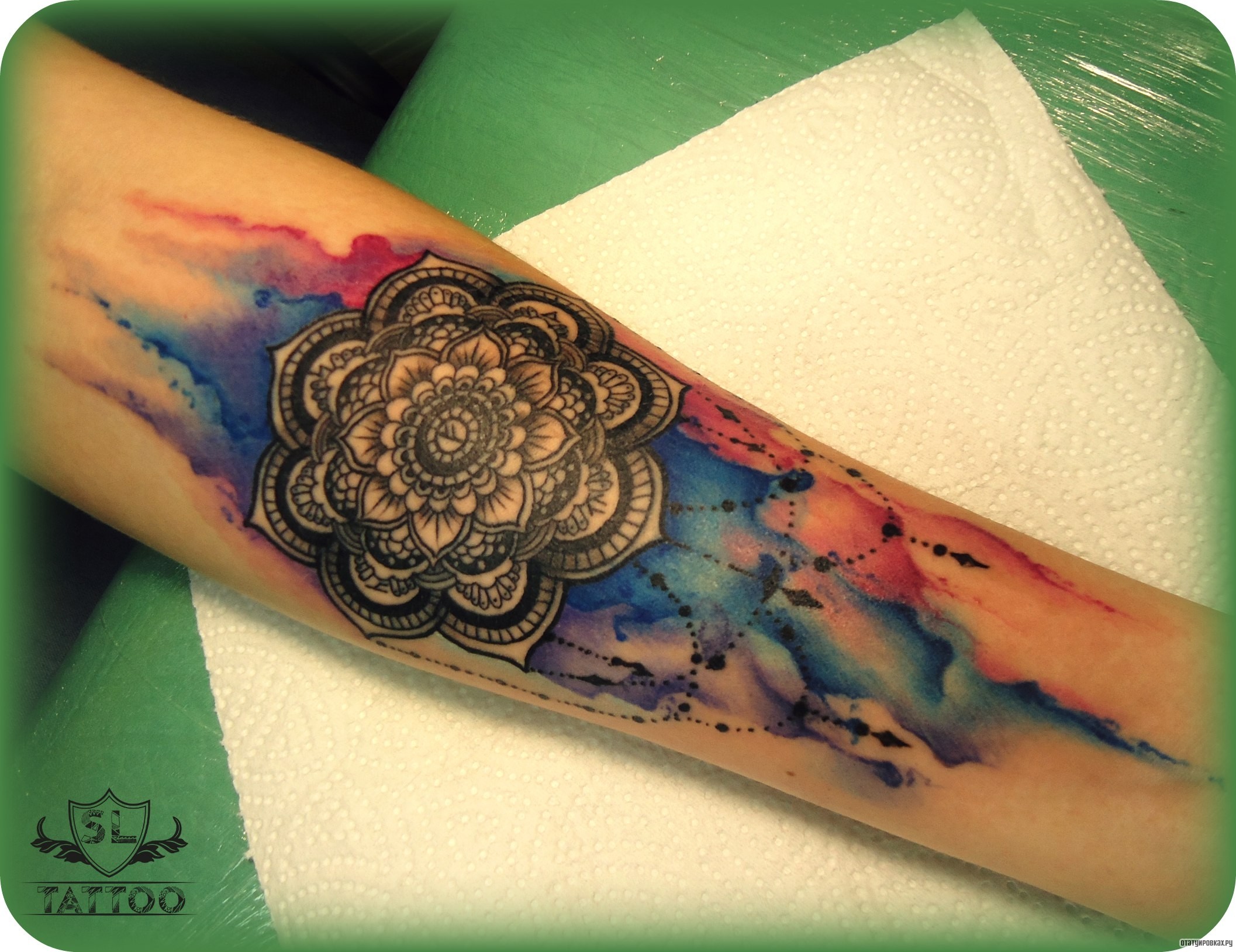 Фотография татуировки под названием «Мандала и краски»