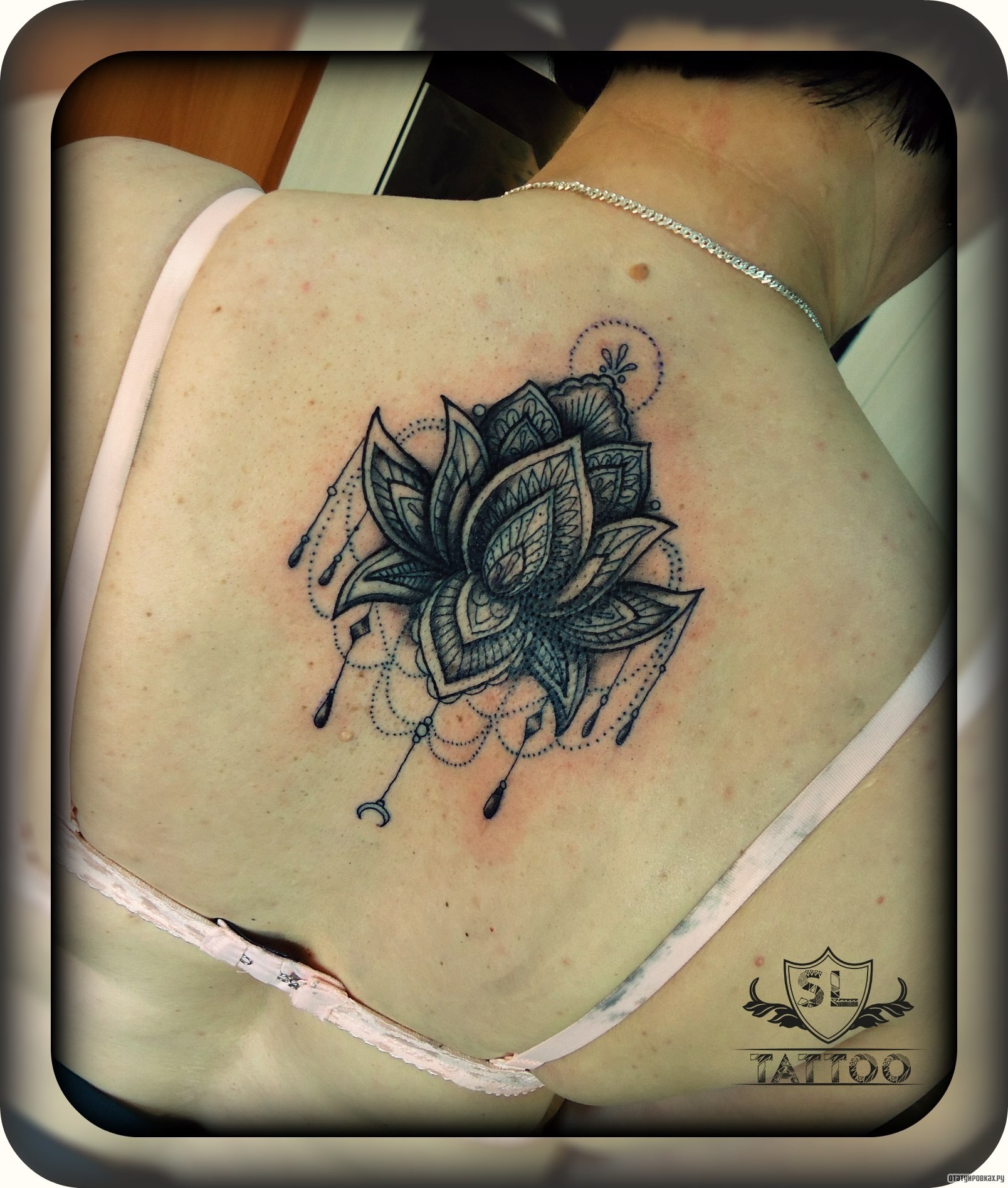 Фотография татуировки под названием «Лотос узор барокко»