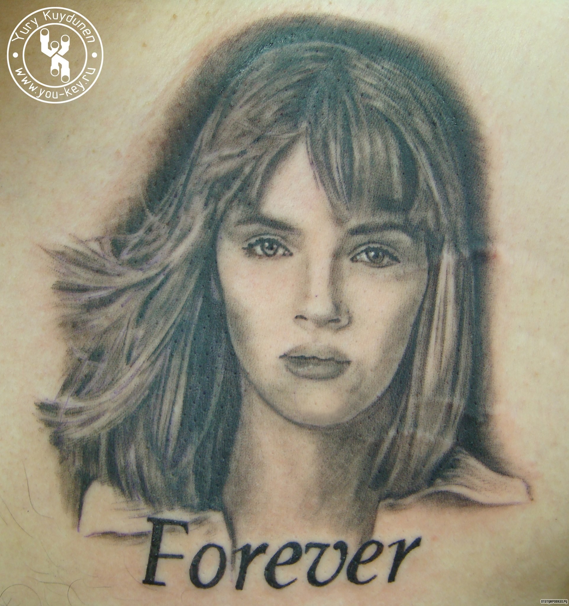 Фотография татуировки под названием «Девушка forever»