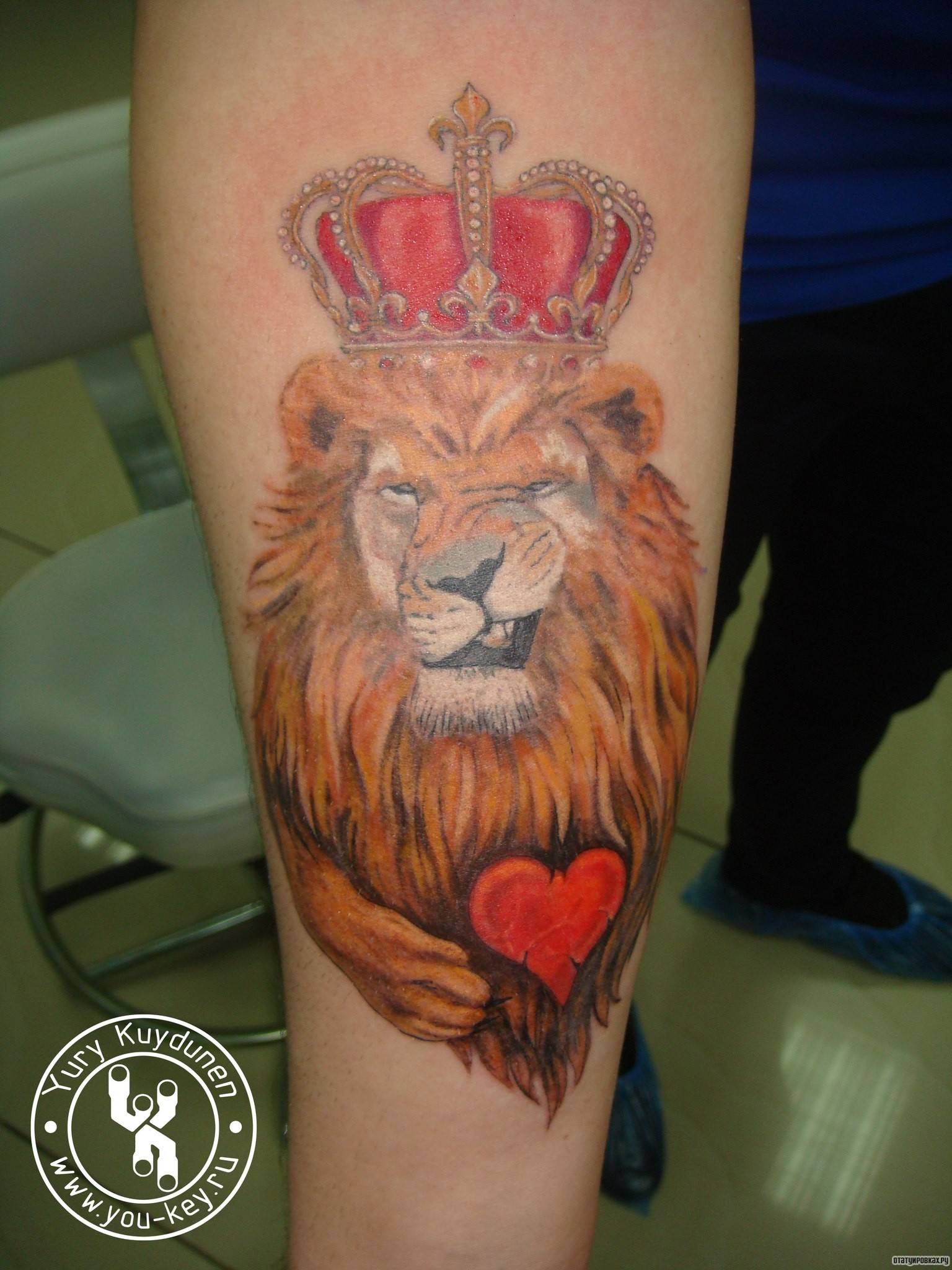 Фотография татуировки под названием «Король лев с сердцем»