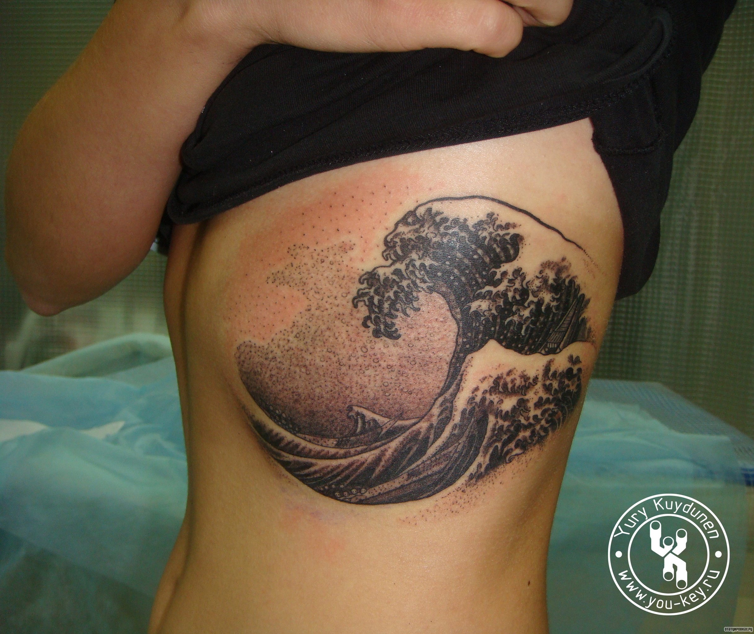 Фотография татуировки под названием «Волна»