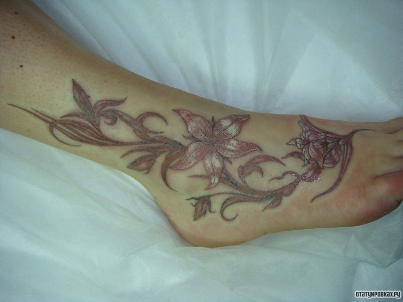 Фотография татуировки под названием «Узор из цветов»
