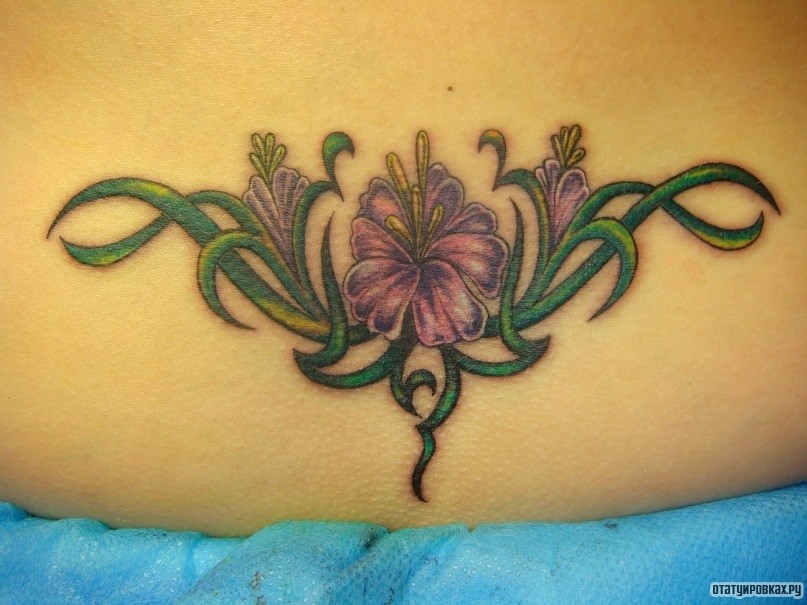 Фотография татуировки под названием «Узор цветы»