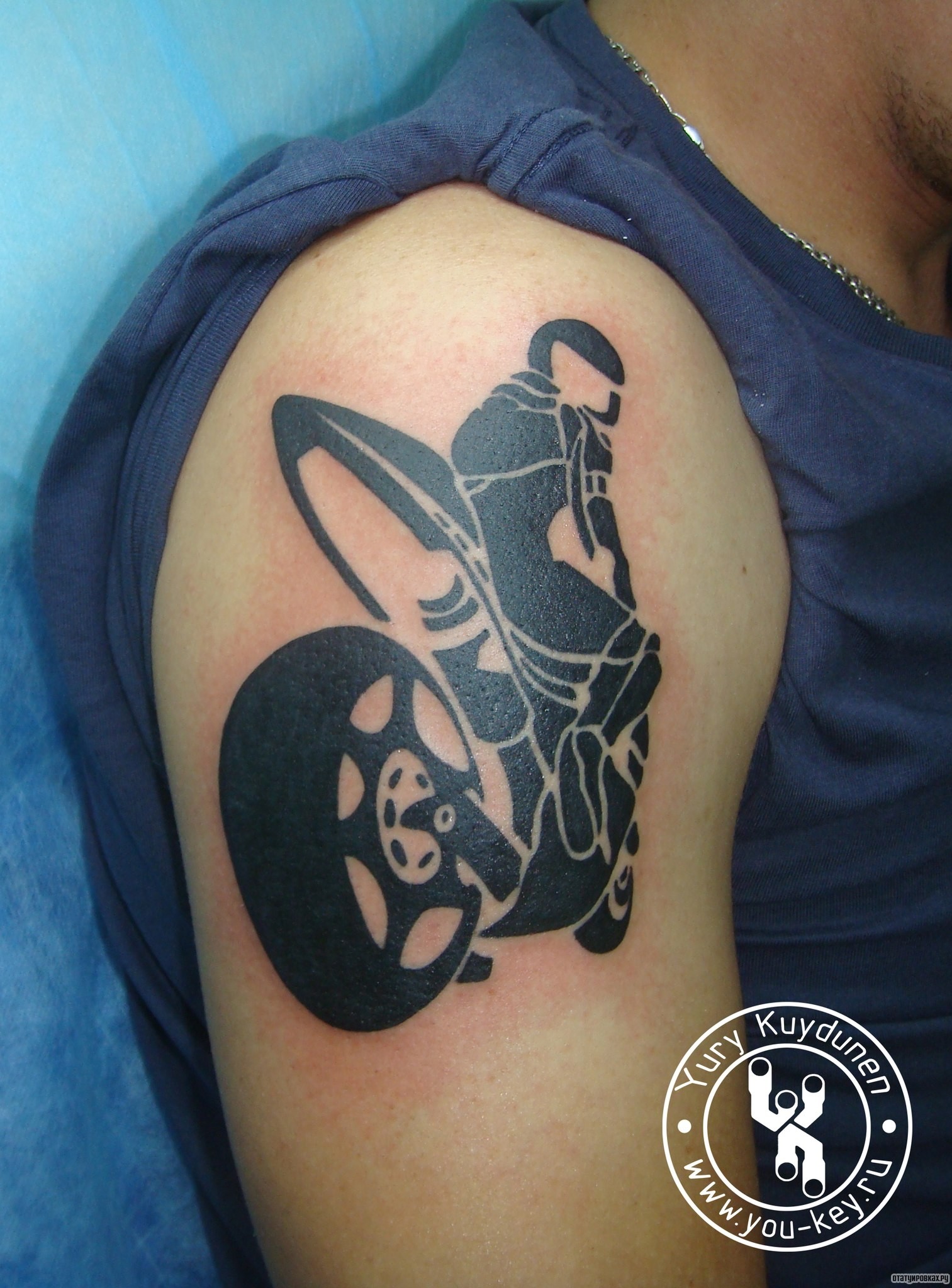 Фотография татуировки под названием «Узор байкер»