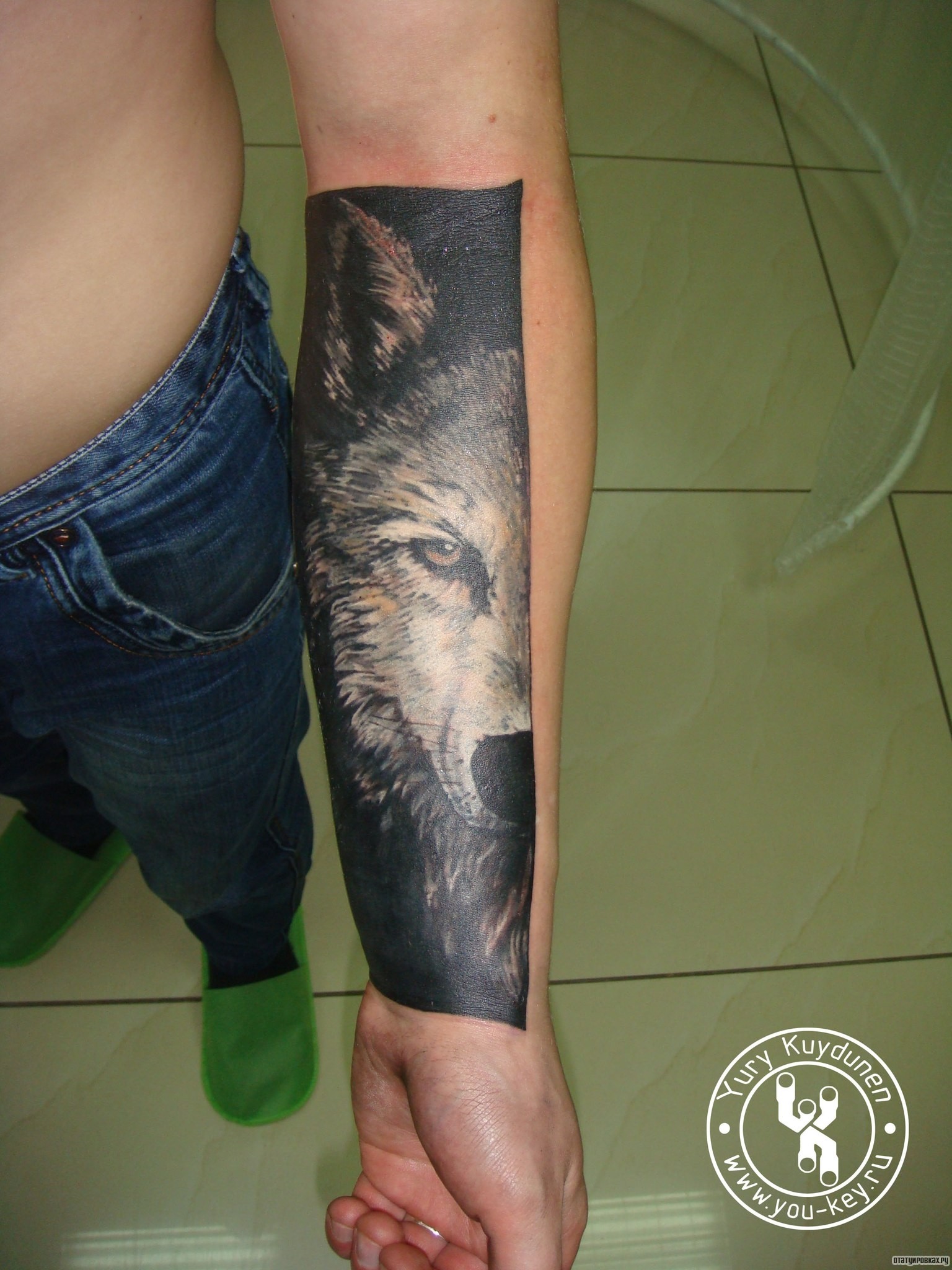 Фотография татуировки под названием «Половина волка»