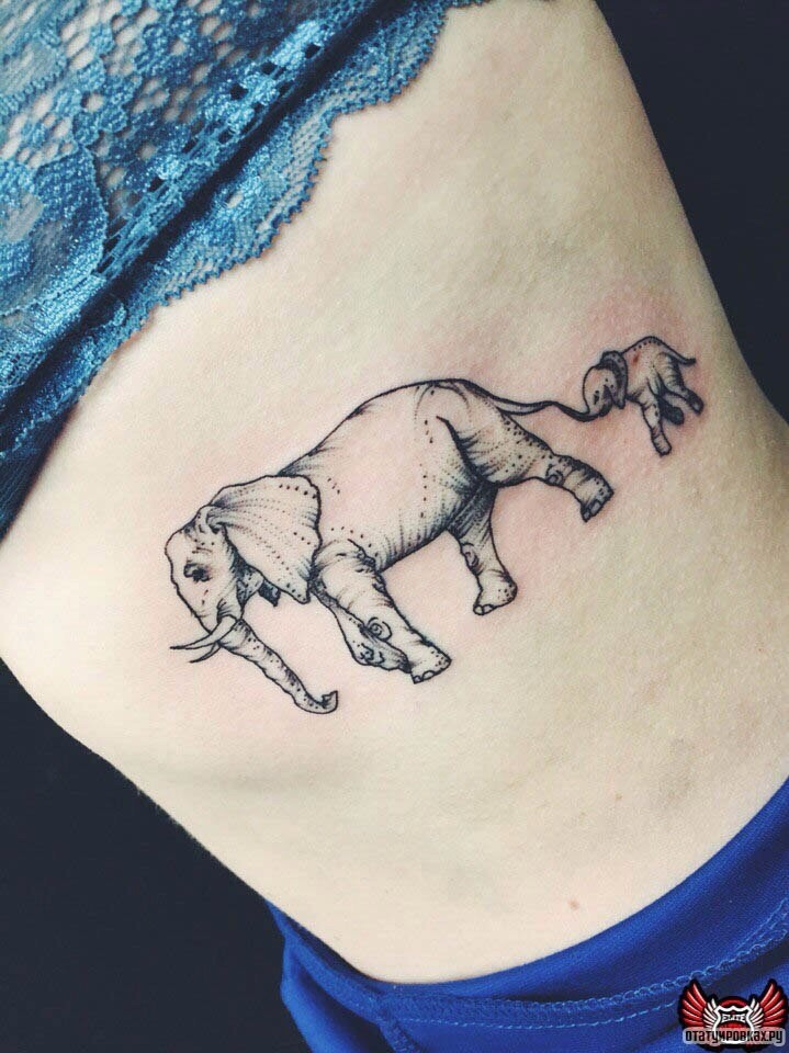 Фотография татуировки под названием «Слон и слоненок»