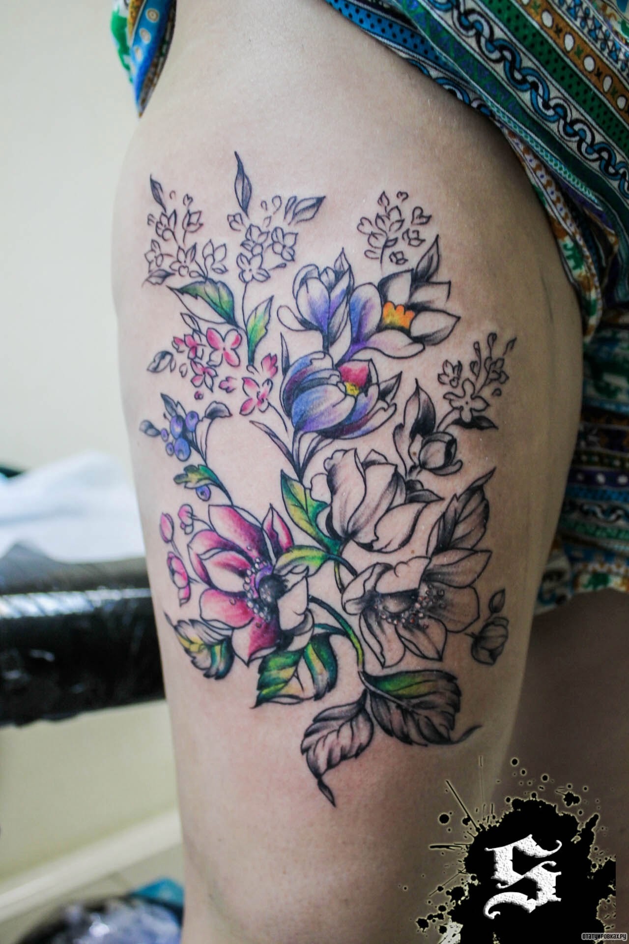 Фотография татуировки под названием «Цветы узор»