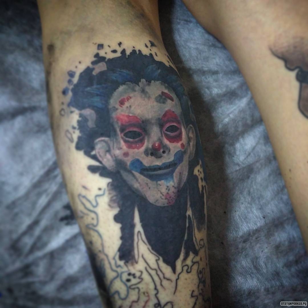 Фотография татуировки под названием «Лицо клоуна»