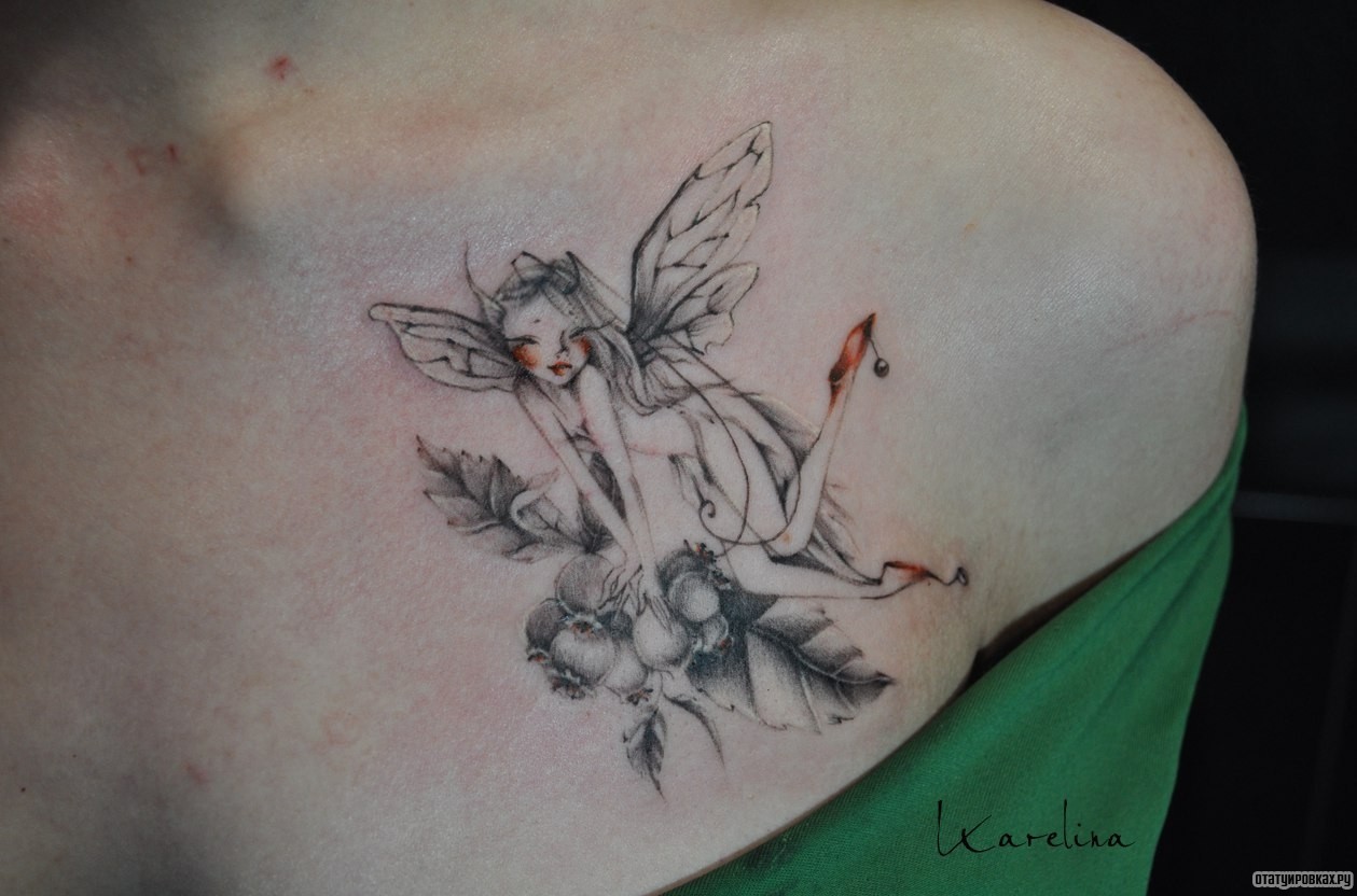 Фотография татуировки под названием «Фея на шиповнике»